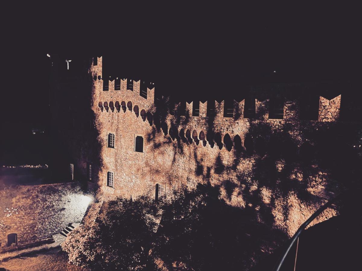 Castello Malaspina Di Fosdinovo Otel Dış mekan fotoğraf